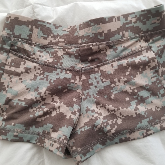 Hooters military uniform short - Picture 2 of 5